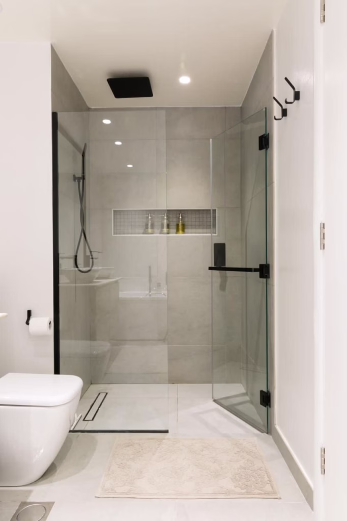 Contemporary bathroom design in Ras Al Khaimah townhouse